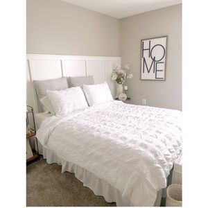 3 Piece Queen Comforter Set -NEW